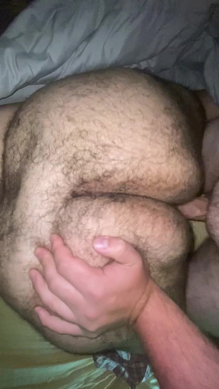 Jay M: Scopando una troia pelosa da dietro facendoli crema sul cazzo...