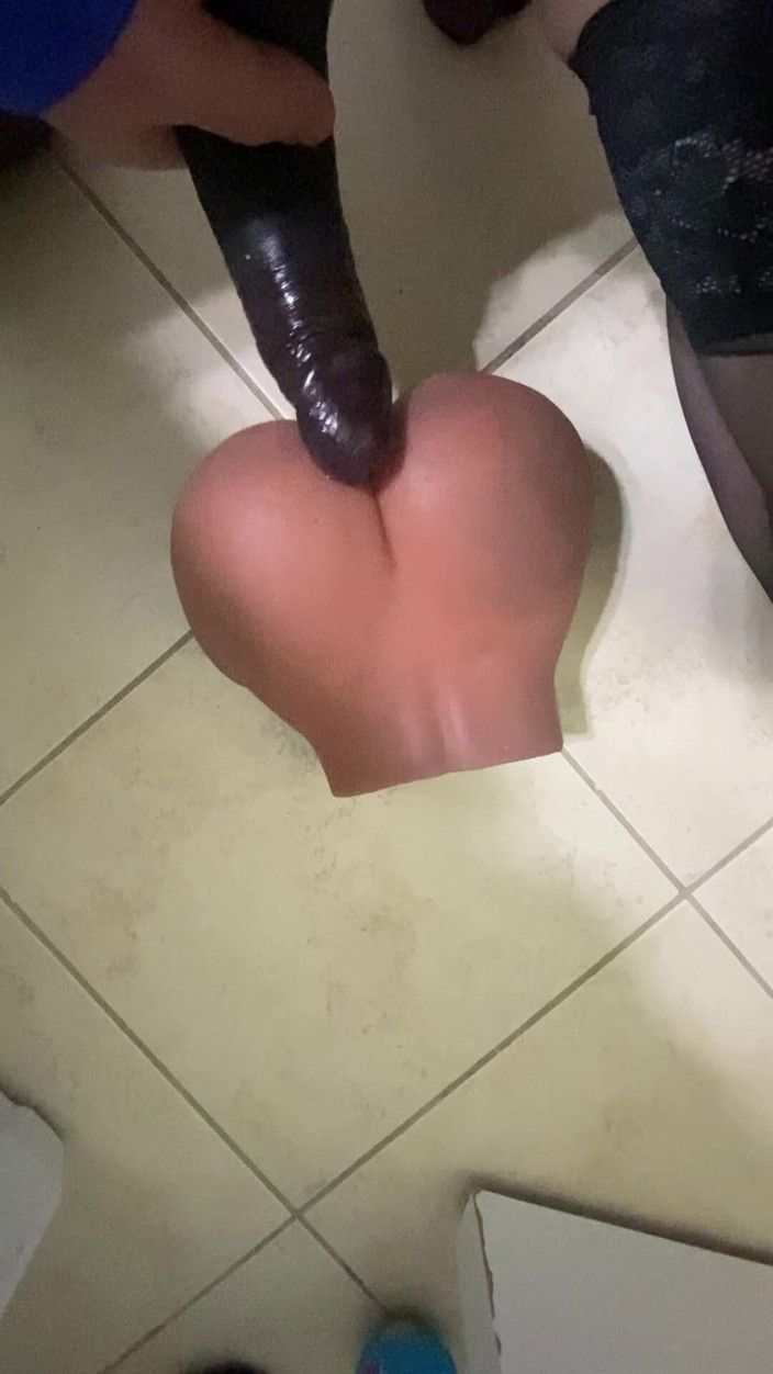 MadisonCD2025: Travesti seks oyuncakları ve sahte amcıkla oynuyor