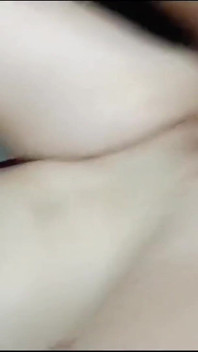 ミッションaryスタイルで私の熱い膣を突く!チンコが中に奥まで入るのを感じるのが大好きです