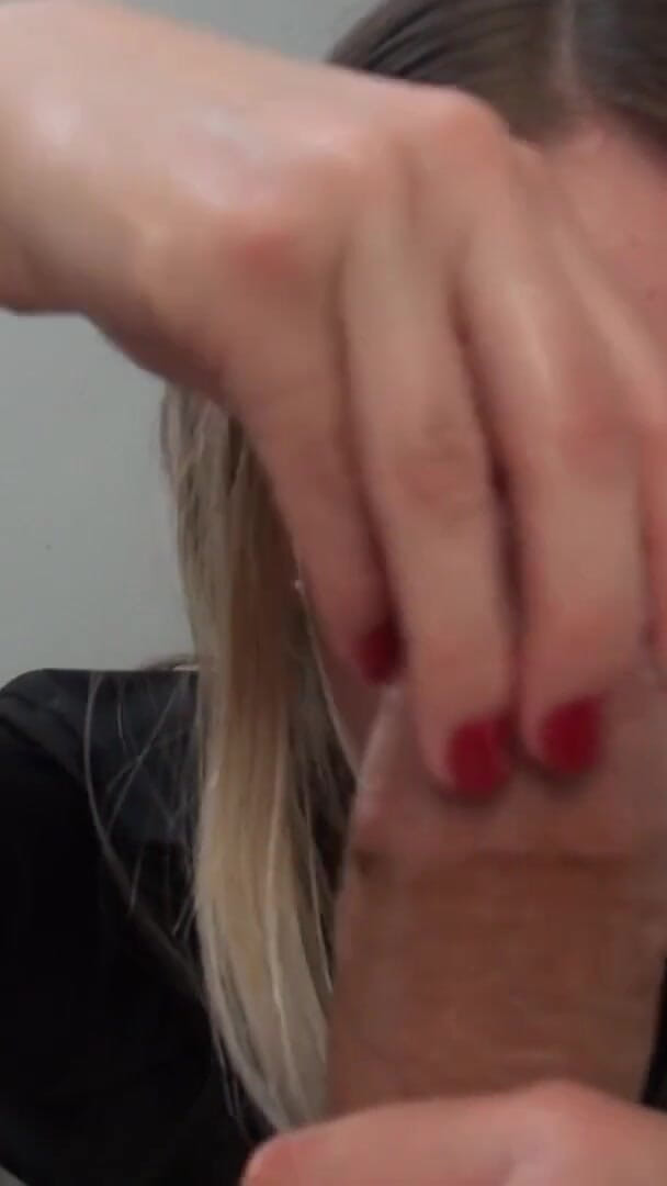 Handjob Elly (Handjobs & Dirty Talks | By Taworship)