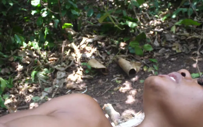 Epicafri: The King's youngest wife sneaked into the bush to masturbate...