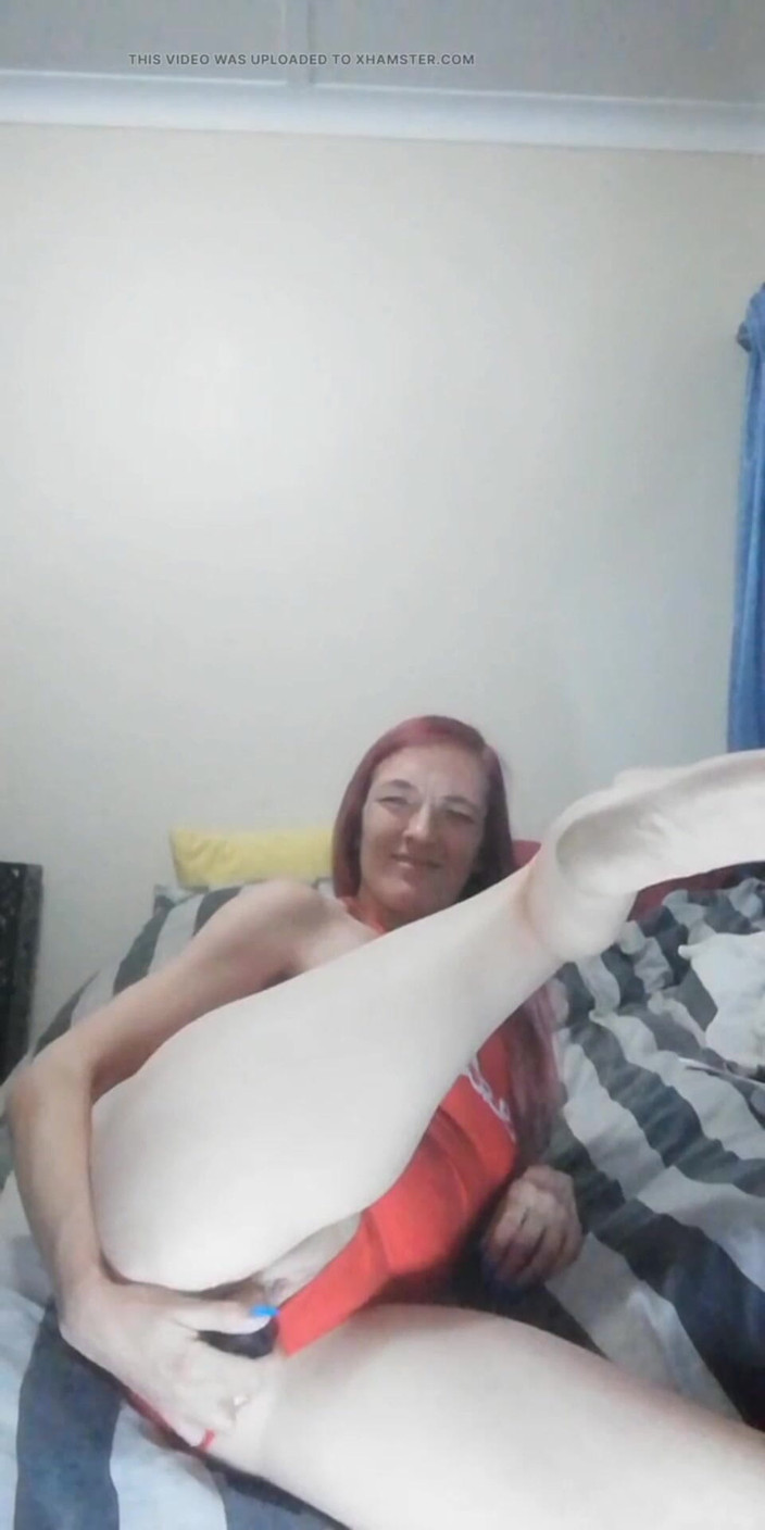 AmiQueenOfKink: Horny Slut Ami Fucks Her Pussy Late at Night