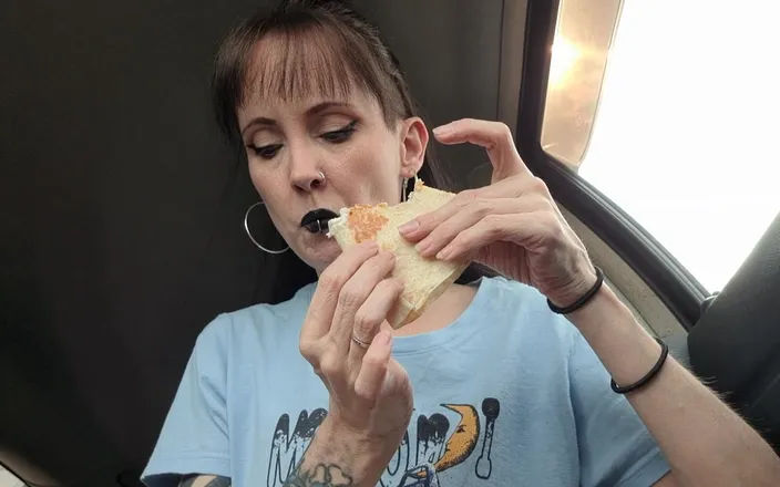 PandoraSG: Public Mukbang - Tacos in My Car