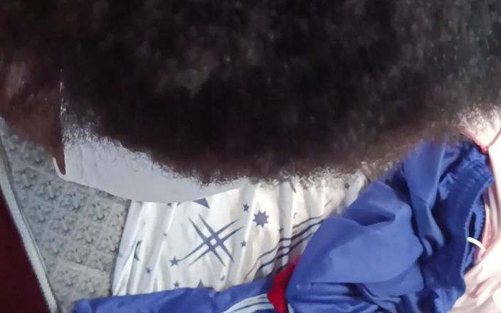 Kenyan Dick: Sexy černá holka si hraje se svým přítelem černým tvrdým čůrákem