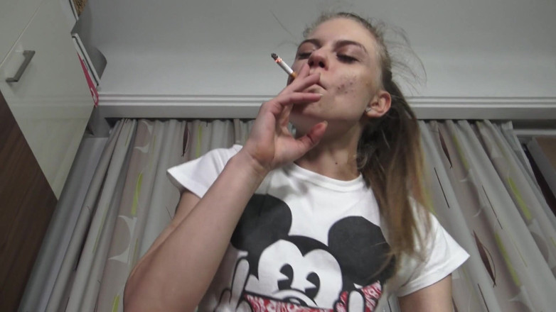Solo Austria: Teenie Dildo Riding Smoking!