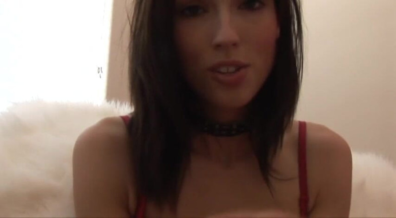 Femdom Austria: 傲慢的sophie嘲笑迷你阴茎