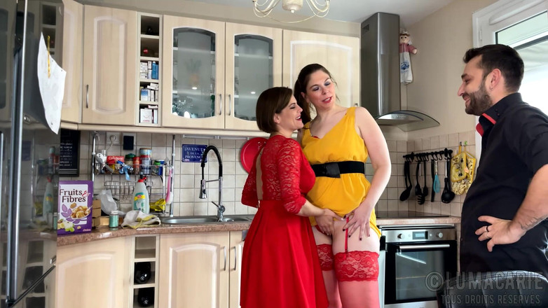 Lumacarie: 마리 루마카리와 앨리스 메이즈와의 항문 성교