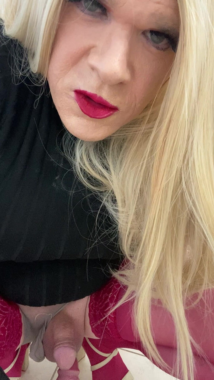 MadisonCD2025: Crossdressing banci miang – transeksual hampir memancut mani pada zakar dan...