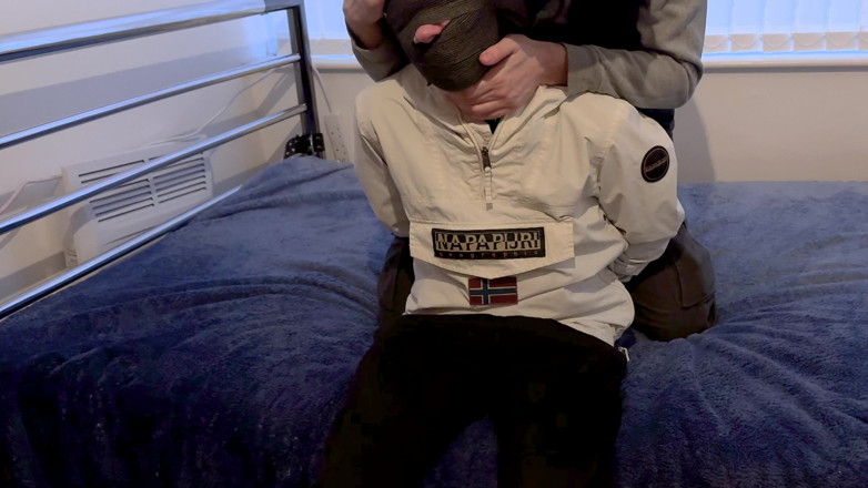 Inmate Cody and SubEdgeX: Twink hogtied - jogo do pé oleado, parte 1