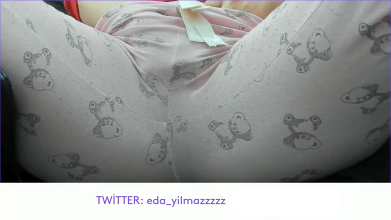bigass_sexy_bigboobs: Onani i pyjamas- Fitta smekande i pyjamas- turkisk porr
