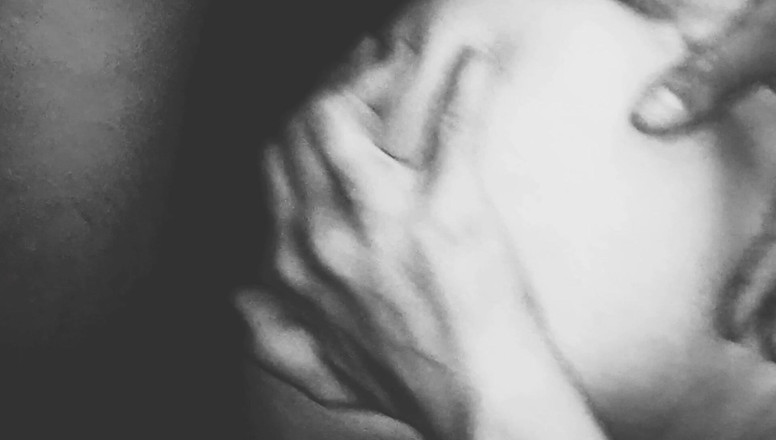 Hotlia: 黑白肛交色情