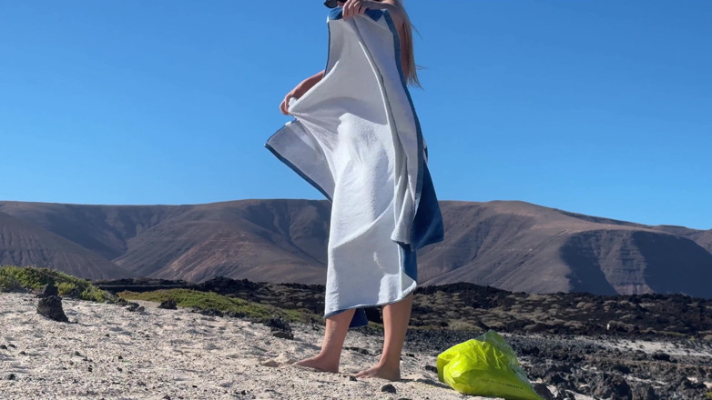 Emma Voyeur: Caught Girl While She Fingering Her Pussy on the Beach