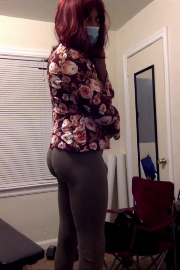 SweetcakesTee: SweetCakes at home in gray spandex