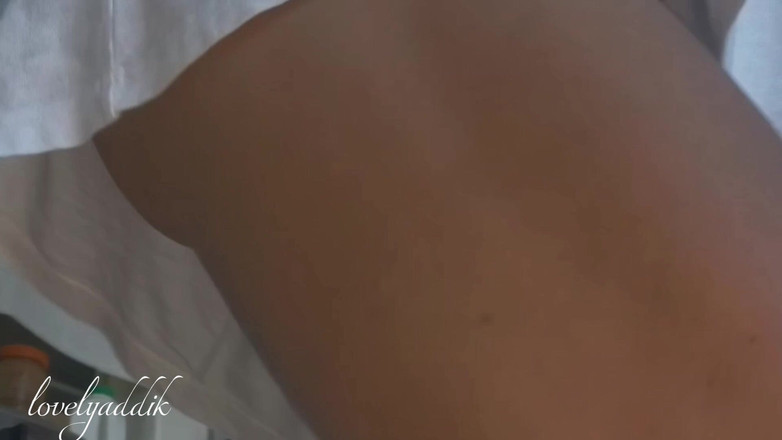 Lovelyaddik: Fyll min fitta i köket