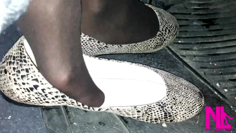 Nyllady: Dangling and Footplaying with Snaked Designed Flats in the Car