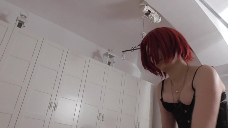 Foot Girls: Sembah kaki di katil vakum!