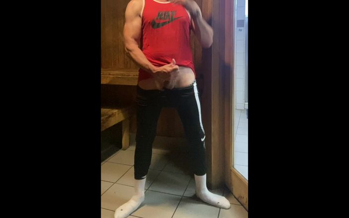 JockDad87: Jockdad87 lagi-lagi di-horning di ruangan sauna!