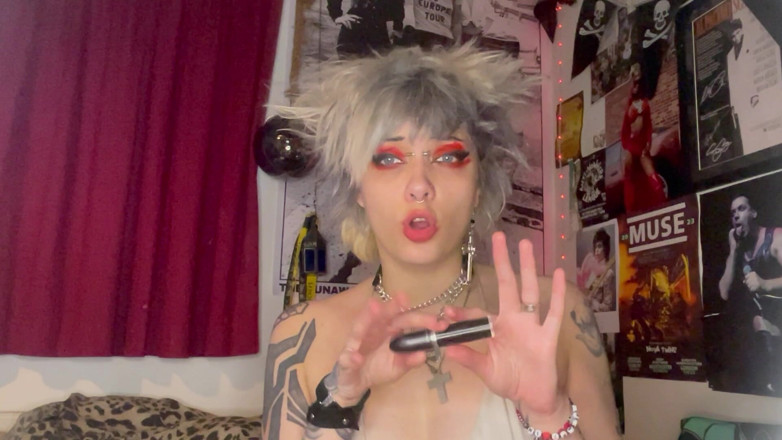 Glitterqueen1999: Batom fetiche joi punheta masturbando encorajamento tabu batom preto sujo...