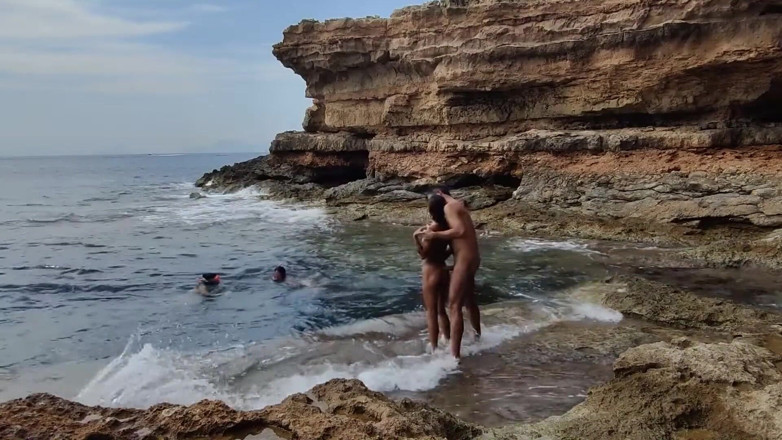 Magia Rosa: Mergulhadores nos assistindo foder na praia nos dão alguma ajuda