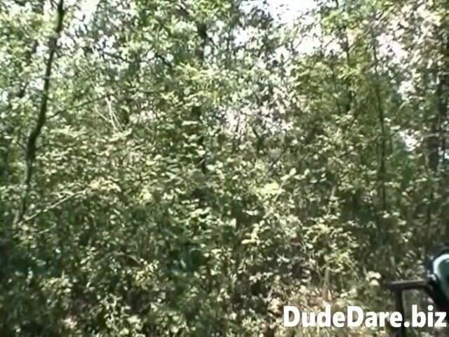 DudeDare: Loiras se beijam e se masturbam independentemente em seu carro