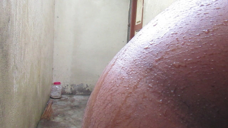 Tamil x cock: शॉवर स्नान में नरम और सख्त - एक साफ लंड एक खुश लंड है