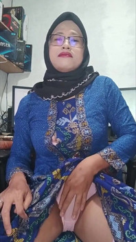 Hijab Tgirl Masturbating to Orgasm