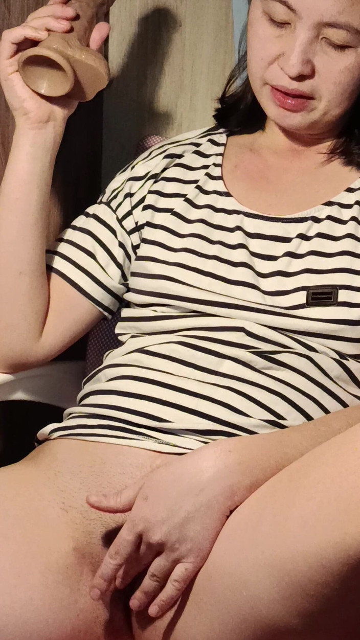 OniSoi: Một mình, tôi muốn bú một con cặc và đụ