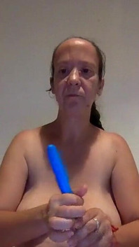 Bröst med vatten och djup hals