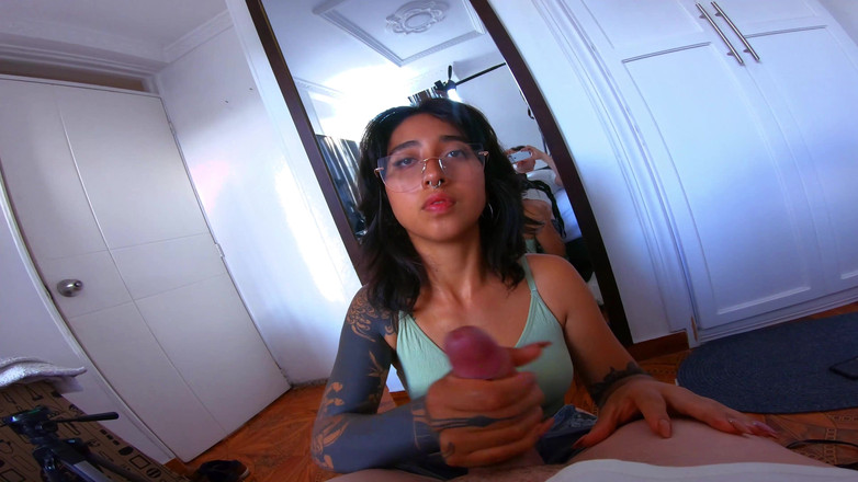 Ellie pink: College Tattoed Babe Giving Blowjob