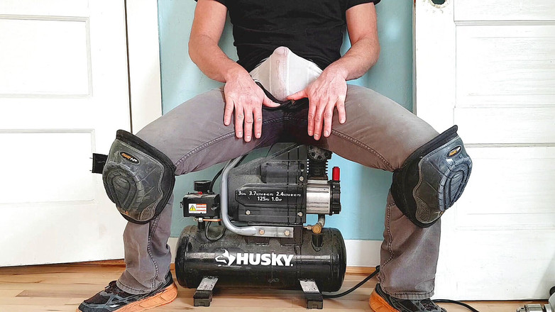 Lapetus: 내 집을 리모델링하는 동안 오줌 싸는 회색 바지