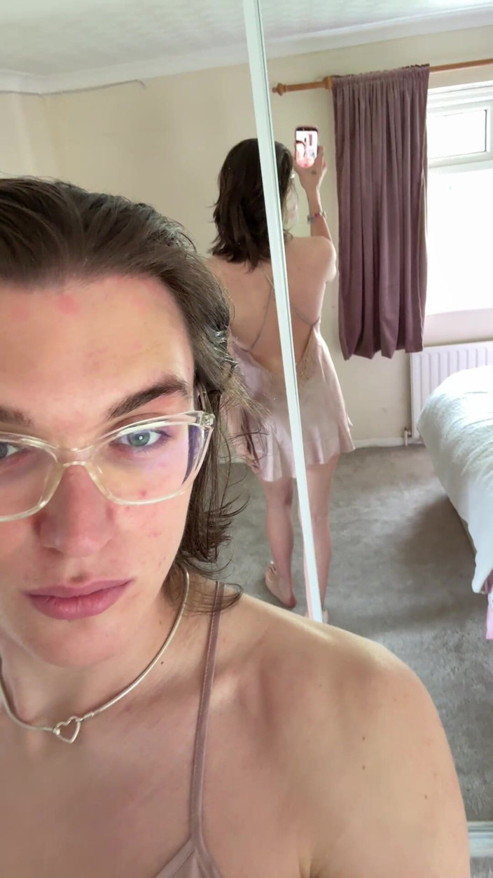 Dreamboy_506: Femboy mostrando cuerpo sexy en camisón