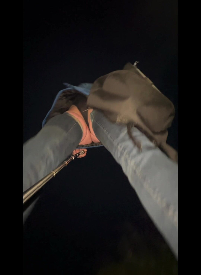 No limit cbt slave: Сіссі рабиня робить засвіти на відкритому повітрі