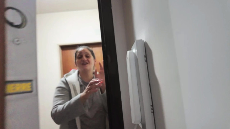 Alex e Bianca: My Neighbor Rings the Doorbell and Asks Me for Help......