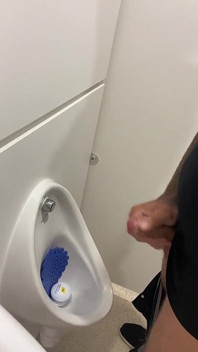Badezimmer pissen und wichsen