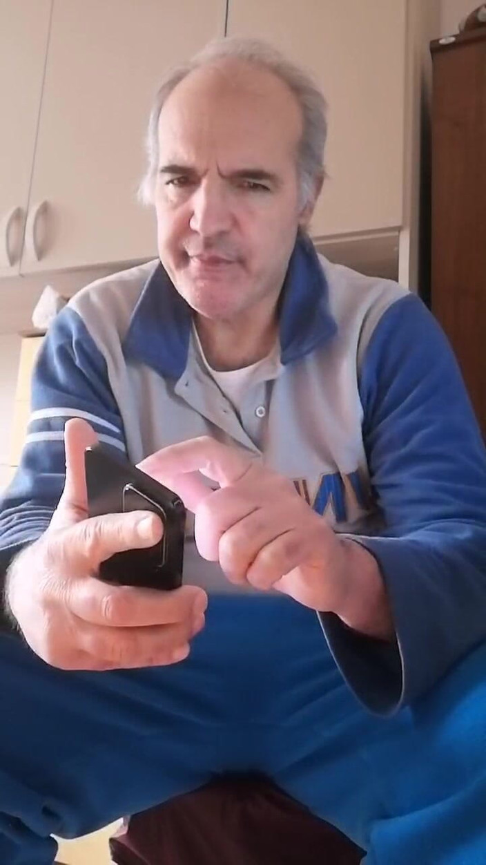 Setesesso7: Saya menyentak zakar keras saya dan memasukkan jari saya ke...