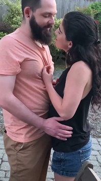 Video Completo - Fantasías De Cuckquean Patio Trasero - Cliff Media Productions