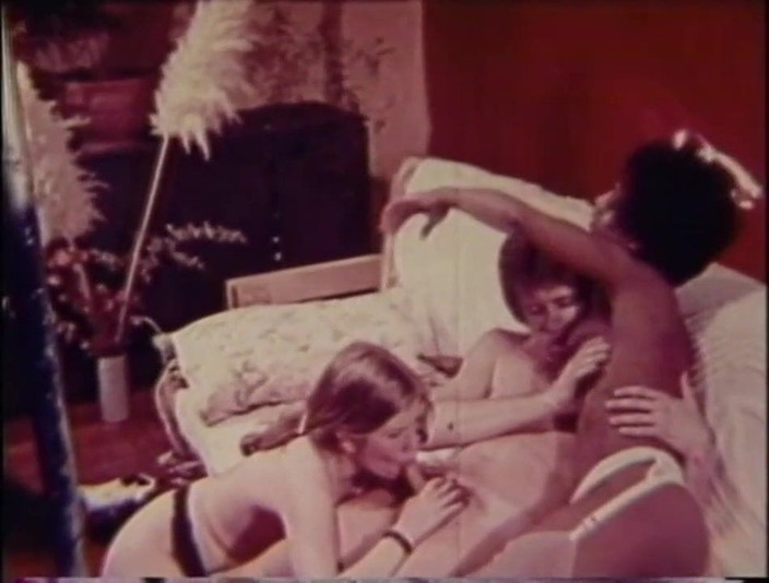 Vintage megastore: Ébano menina interracial sexo a três com casal experimentando