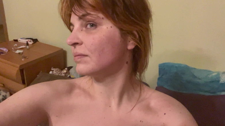 Elena917: खुद के चेहरे पर थप्पड़ मारने का कस्टम वीडियो