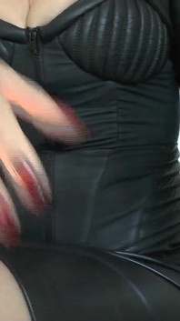 Leather Mistress Lady Victoria Valente - Tangan Cantik, Jari Merah, Rokok, Rakaman dekat