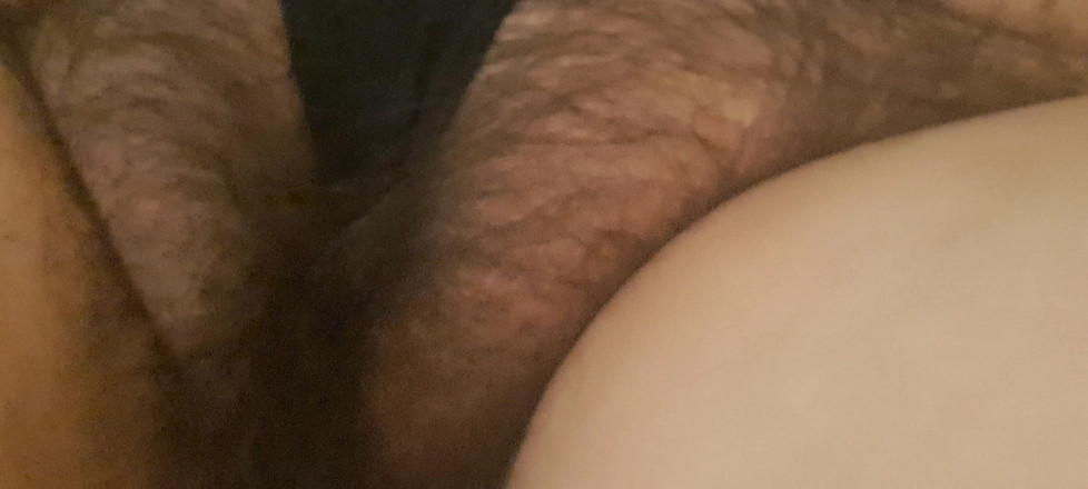Mommy big hairy pussy: Dikke, harige en hete kut van stiefmoeder