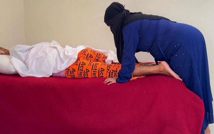 Aria Mia: Muslimská sexy macecha mě učí, jak šukat a ona mi pomáhá...