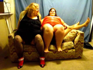 BBW nurse Vicki adventures with friends: Video vicki dan angie si suster nakal lagi asik dudukin...