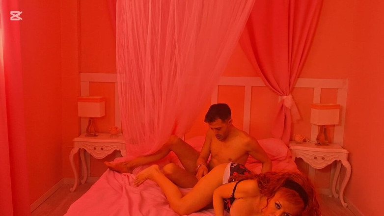 GiovanniXL: ระเบิด MILF เงี่ยนมากบนเตียงของตุ๊กตาบาร์บี้