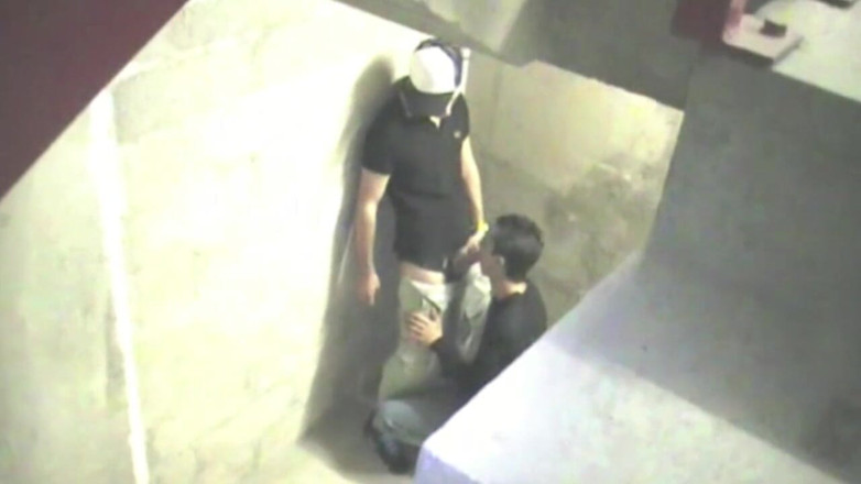 STRAIGHTS BOYS COERCED TO FUCK GAY: La giovane gay lazione viene scopata da un ragazzo etero...