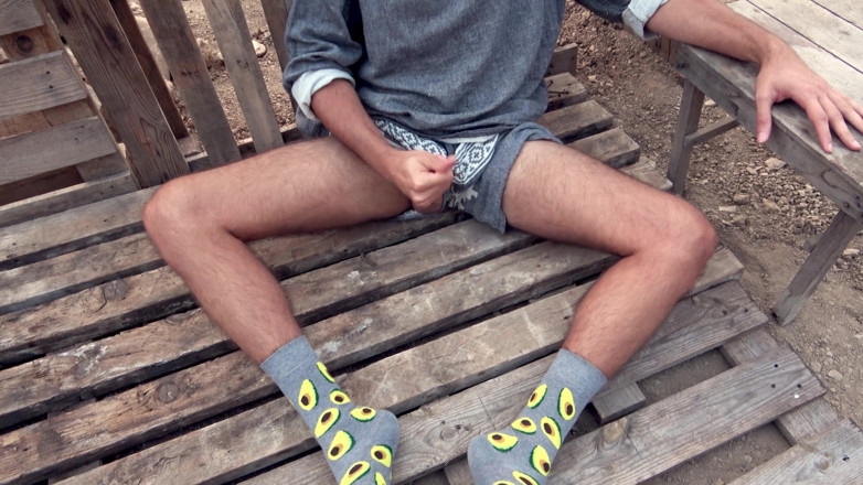 Kuzzi kuzzi socks: UTOMHUS POJKE LEKER MED KUK OCH KOMMER ENORM BELASTNING PÅ...