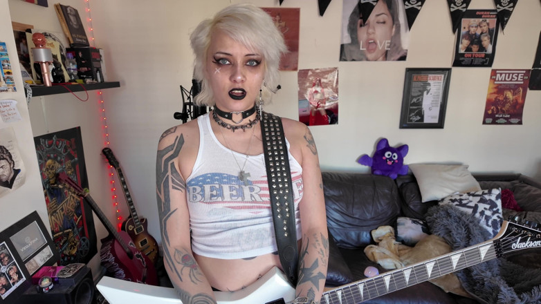 Glitterqueen1999: Differenze musicali - sodomizzazione del bassista sph sculacciata dominazione femminile