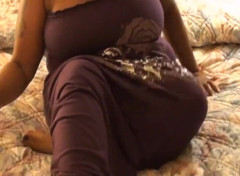 VOP Ebony Babes: Awek montel eboni melancap dengan alat penggetar