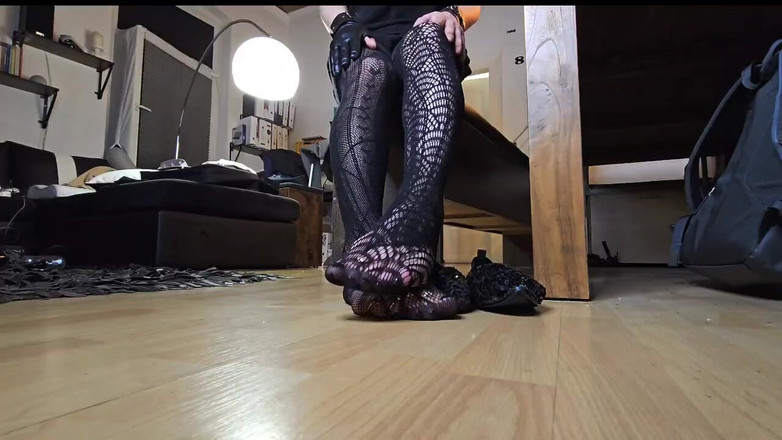 Daddy Femboy: Femboy après une soirée étudiante et se prépare