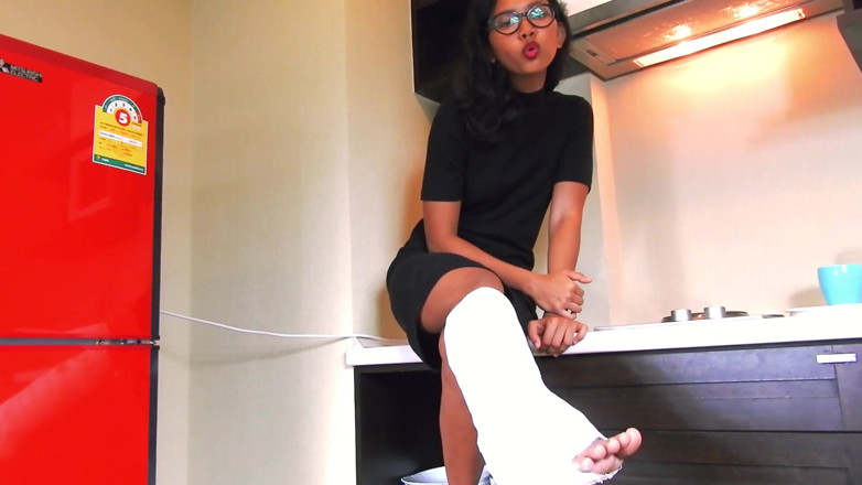 Asian Pussy Vision: Male con gambe caste - dominazione ultra crudele
