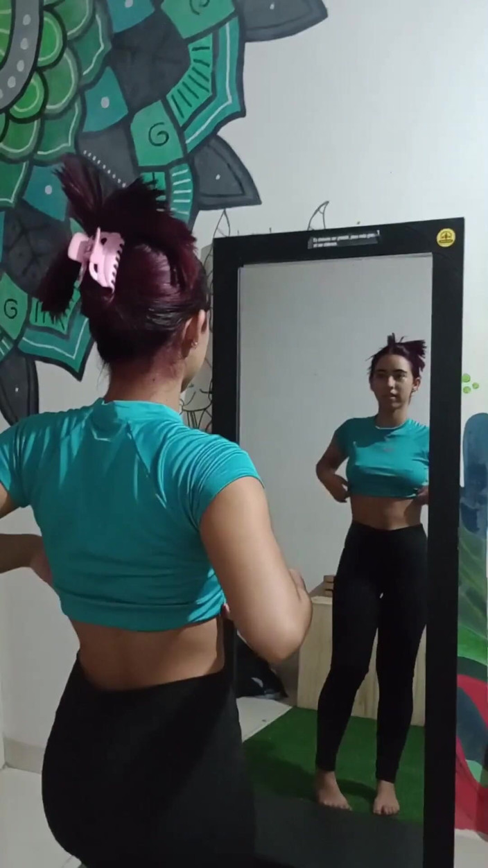bitchsultry: Adik tiri membenarkan saya mengongkek pepek ketatnya semasa ibu bapa...